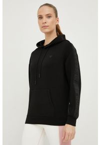 Guess bluza damska kolor czarny z kapturem z aplikacją. Typ kołnierza: kaptur. Kolor: czarny. Materiał: materiał, dzianina, wiskoza. Wzór: aplikacja