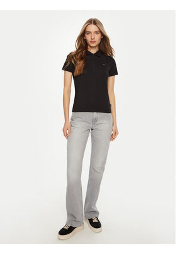 Guess Polo W5RP4 7KARS2 Czarny Regular Fit. Typ kołnierza: polo. Kolor: czarny. Materiał: syntetyk
