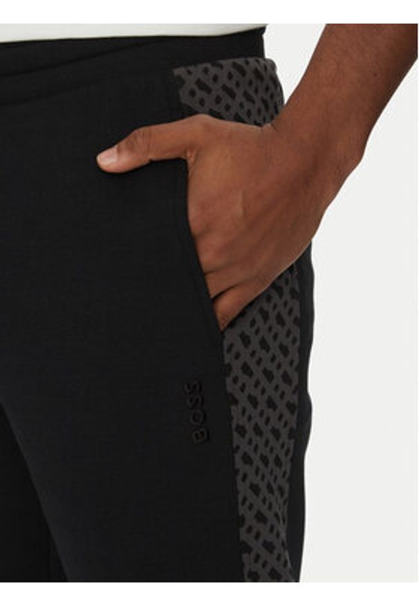BOSS Szorty sportowe Luke 50540525 Czarny Regular Fit. Kolor: czarny. Materiał: bawełna. Styl: sportowy