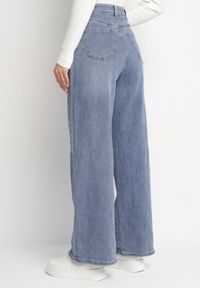 Born2be - Niebieskie Jeansy z Bawełną o Szerokim Kroju z Wysokim Stanem Tilssemi. Okazja: na co dzień. Stan: podwyższony. Kolor: niebieski. Wzór: aplikacja. Styl: casual #7