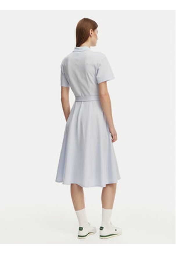 Lacoste Sukienka koszulowa EF9621 Niebieski jasny Regular Fit. Kolor: niebieski. Materiał: bawełna. Typ sukienki: koszulowe