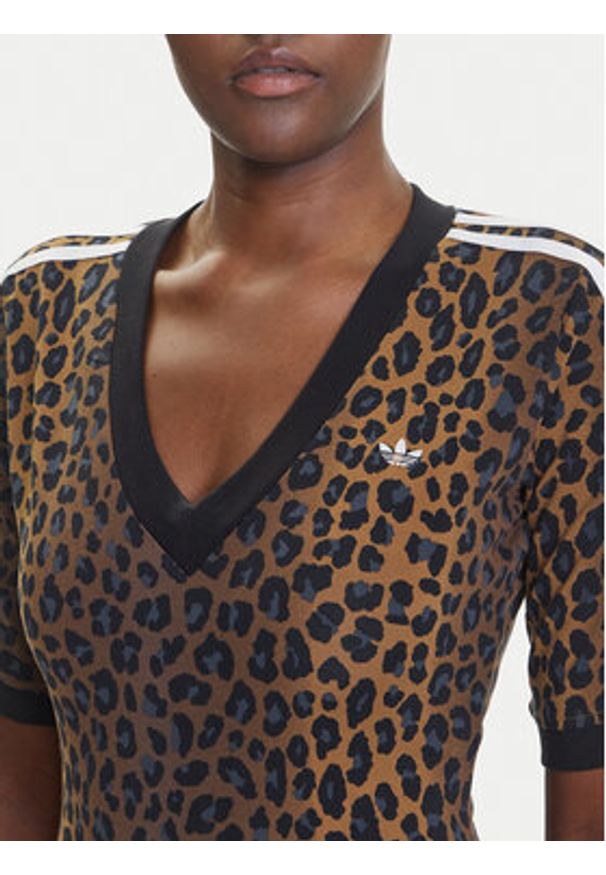Adidas - adidas Sukienka codzienna Leopard JW2773 Brązowy Slim Fit. Okazja: na co dzień. Kolor: brązowy. Materiał: bawełna. Typ sukienki: proste. Styl: casual