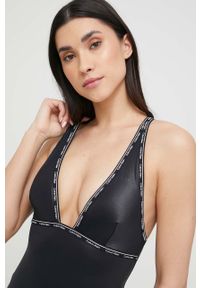 Calvin Klein jednoczęściowy strój kąpielowy kolor czarny lekko usztywniona miseczka. Kolor: czarny. Materiał: skóra, dzianina, materiał #3