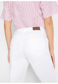 bonprix - Dżinsy ze stretchem Mom, mid waist, long. Okazja: na co dzień. Kolor: biały. Styl: casual