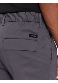 Calvin Klein Spodnie garniturowe Modern Twill Tapered Pleat K10K111490 Szary Slim Fit. Kolor: szary. Materiał: bawełna #3