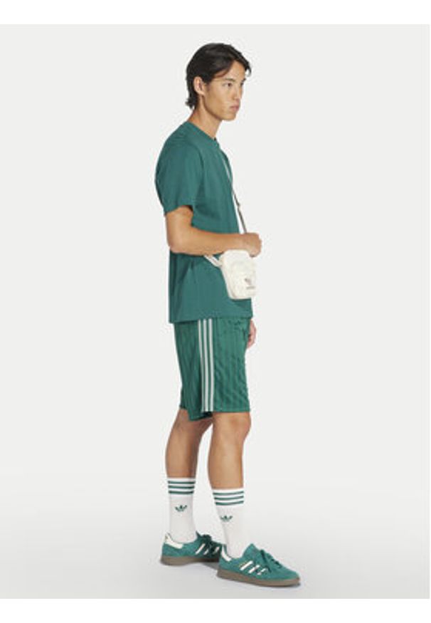 Adidas - adidas Szorty sportowe adicolor JP1031 Zielony Regular Fit. Kolor: zielony. Materiał: syntetyk. Styl: sportowy