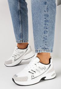 Born2be - Biało-Szare Sneakersy z Ozdobnymi Przeszyciami Varteli. Kolor: biały. Materiał: jeans. Wzór: aplikacja #5