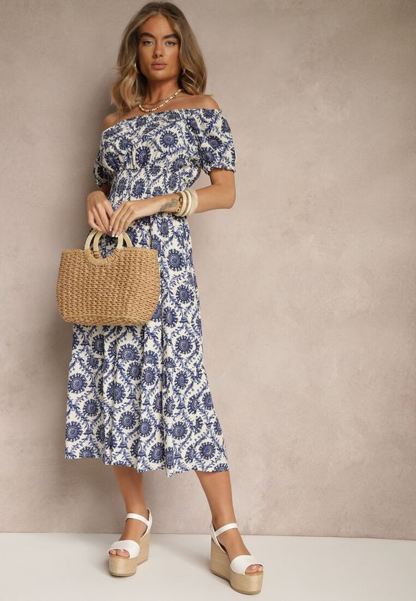 Renee - Niebieska Sukienka z Bawełną Ozdobiona Bufiastymi Rękawami Revalle. Okazja: do pracy, na imprezę, na co dzień. Kolor: niebieski. Materiał: bawełna. Wzór: aplikacja. Typ sukienki: proste. Styl: klasyczny, casual, elegancki