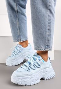 Renee - Niebieskie Sneakersy z Podwójnymi Sznurówkami i Tłoczoną Platformą Luppoa. Kolor: niebieski. Materiał: jeans, dzianina. Obcas: na platformie #5