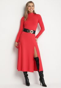 Born2be - Czerwona Sukienka z Półgolfem Taliowana z Rozcięciem na Boku Sailea. Okazja: na co dzień. Kolor: czerwony. Długość rękawa: długi rękaw. Styl: klasyczny, casual, elegancki #6