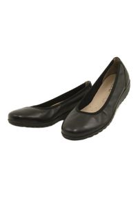 Caprice Baleriny Black Nappa 9-22161-28 czarne. Okazja: na co dzień. Nosek buta: okrągły. Kolor: czarny. Materiał: skóra. Sezon: zima, lato. Obcas: na koturnie. Styl: casual, klasyczny #9