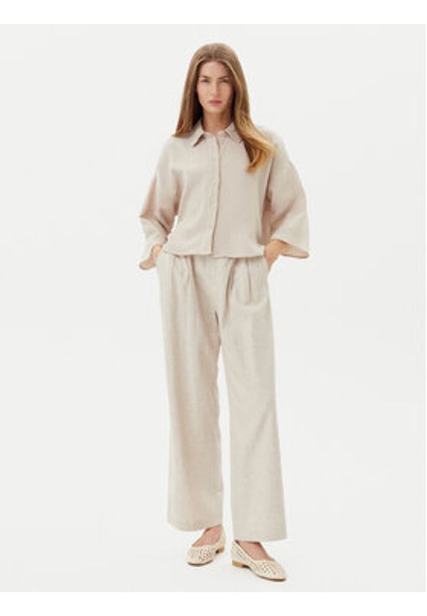 Vero Moda Koszula Natali 10279685 Beżowy Standard Fit. Kolor: beżowy. Materiał: bawełna