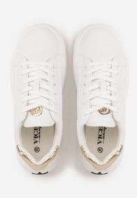 Renee - Biało-Złote Sneakersy VICES Ozdobione Gwiazdą i Błyszczącą Wstawką Oranatta. Okazja: na co dzień. Kolor: biały. Materiał: jeans. Wzór: aplikacja #4