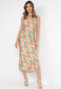 Born2be - Jasnozielona Satynowa Sukienka Stelon. Kolor: zielony. Materiał: satyna. Długość rękawa: na ramiączkach. Wzór: nadruk. Styl: klasyczny. Długość: maxi #5