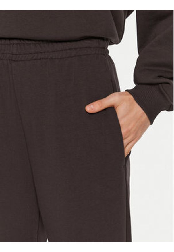 ViCOLO Spodnie dresowe TS0553 Brązowy Regular Fit. Kolor: brązowy. Materiał: bawełna