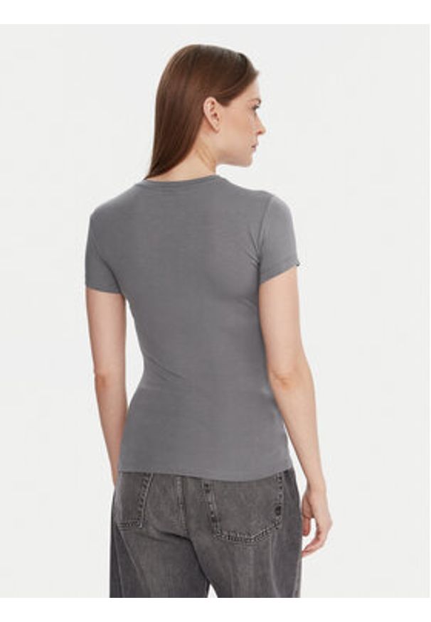 Gina Tricot T-Shirt 21287 Szary Slim Fit. Kolor: szary. Materiał: wiskoza