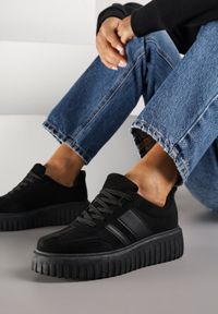 Renee - Czarne Sneakersy na Tłoczonej Platformie z Paskami Rilasena. Okazja: na co dzień. Zapięcie: pasek. Kolor: czarny. Wzór: paski. Obcas: na platformie