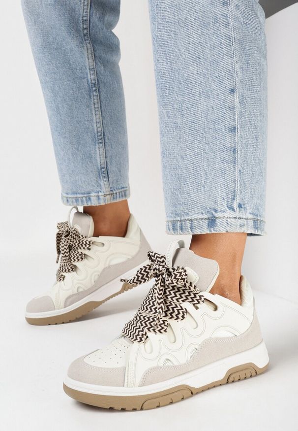 Born2be - Beżowe Sneakersy z Przeszyciami i Szerokim Wiązaniem Leontine. Kolor: beżowy