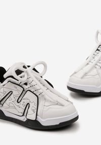 Born2be - Białe Sneakersy na Grubej Podeszwie z Naszywką i Podwójnymi Sznurówkami Dohna. Kolor: biały. Wzór: aplikacja #3