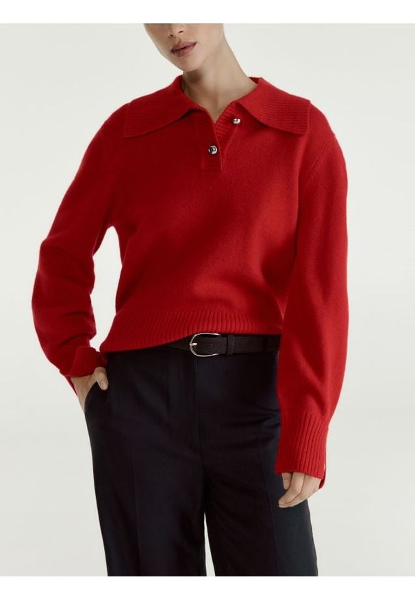 Reserved - Wełniany sweter z kołnierzem - czerwony. Kolor: czerwony. Materiał: wełna