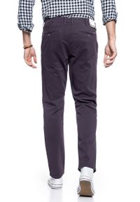 Wrangler - WRANGLER SPODNIE MĘSKIE CHINO AUBERGINE W16LRN450. Materiał: materiał #6