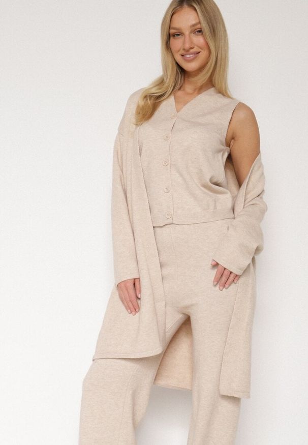 Born2be - Jasnobeżowy Komplet z Dzianiny z Wełną Spodnie Kardigan i Kamizelka na Guziki Meviseffa. Kolor: beżowy. Materiał: dzianina, wełna