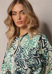 Renee - Zielona Bluza w Stylu Bomberki Ozdobiona Abstrakcyjnym Wzorem Terenika. Kolor: zielony. Materiał: tkanina. Wzór: aplikacja
