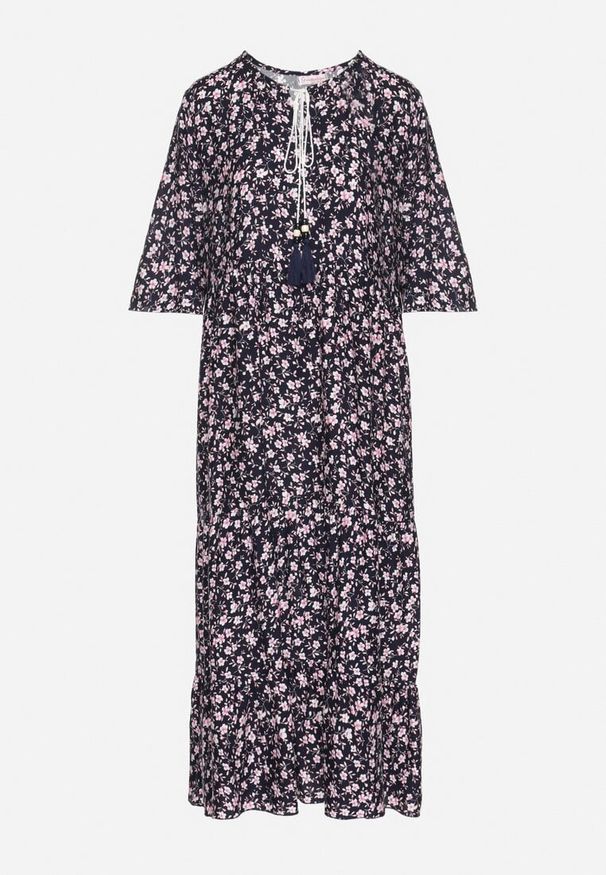 Born2be - Granatowo-Różowa Bawełniana Sukienka Rozkloszowana w Drobne Kwiatki z Chwostem Orrilva. Okazja: na imprezę, na co dzień. Typ kołnierza: dekolt w łódkę. Kolor: niebieski. Materiał: bawełna. Wzór: kwiaty. Sezon: wiosna. Styl: casual, elegancki