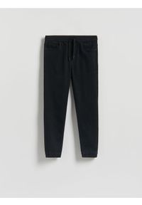 Reserved - Jeansy jogger fit - czarny. Kolor: czarny