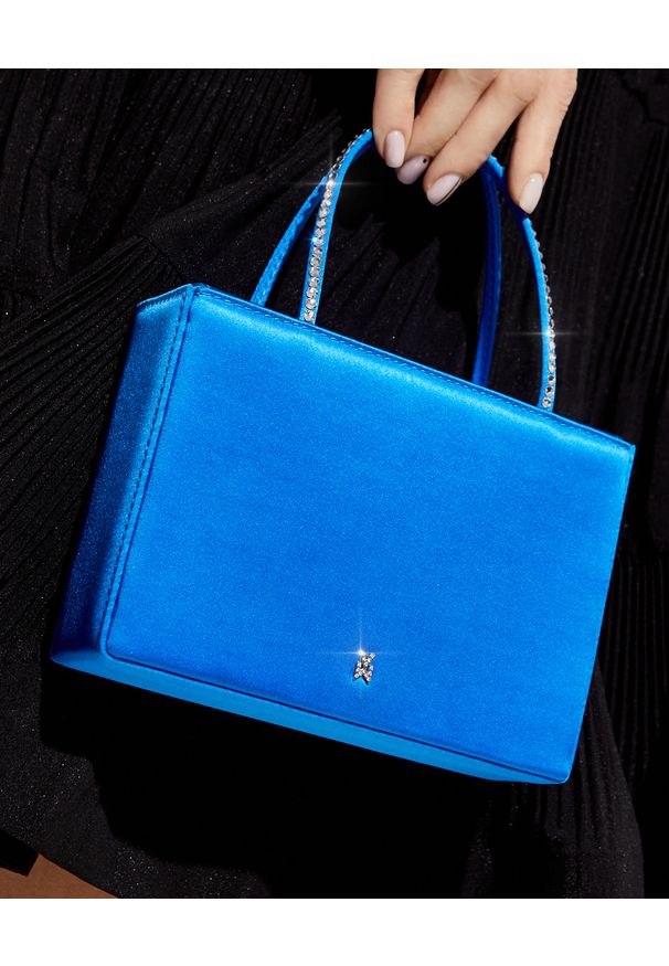 AMINA MUADDI - Niebieska torebka Amini Gilda. Kolor: niebieski