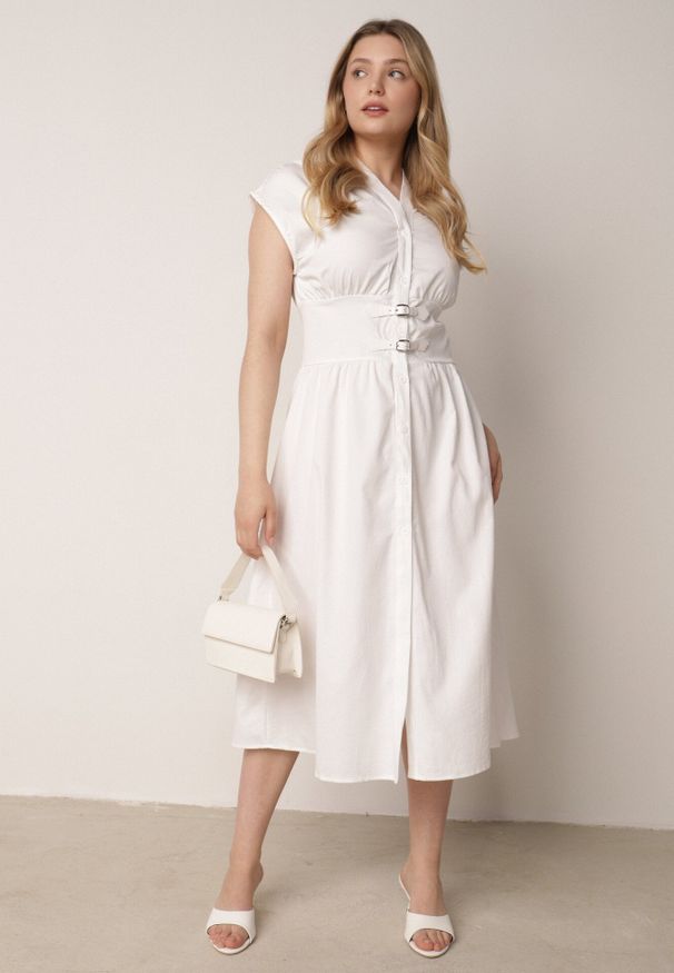 Born2be - Biała Sukienka Koszulowa z Modelującym Przeszyciem ze Sprzączkami w Talii Puresa. Okazja: na co dzień, do pracy, na spotkanie biznesowe. Kolor: biały. Typ sukienki: koszulowe. Styl: casual, biznesowy