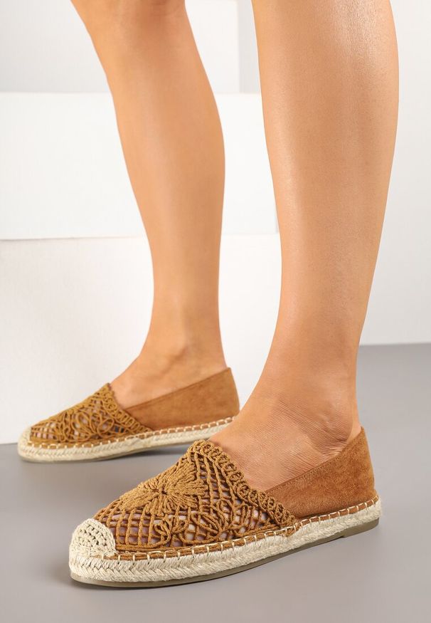 Renee - Jasnobrązowe Ażurowe Espadryle na Podeszwie z Plecionki Nusariana. Okazja: na co dzień, na spacer. Kolor: brązowy. Materiał: jeans. Wzór: ażurowy. Sezon: wiosna, lato. Styl: elegancki, casual