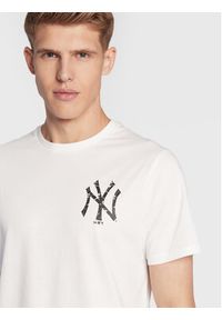New Era T-Shirt New York Yankees Logo Infill 60284710 Biały Regular Fit. Kolor: biały. Materiał: bawełna #5