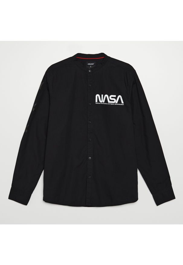 Cropp - Koszula ze stójką NASA - Czarny. Typ kołnierza: kołnierzyk stójkowy. Kolor: czarny