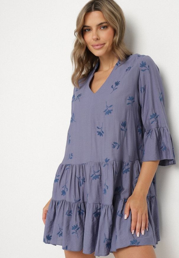 Born2be - Niebieska Sukienka z Wiskozą o Rozkloszowanym Kroju z Haftem i Falbankami Axneria. Okazja: na co dzień. Typ kołnierza: kołnierz z falbankami. Kolor: niebieski. Materiał: wiskoza. Wzór: haft. Typ sukienki: rozkloszowane. Styl: casual, klasyczny