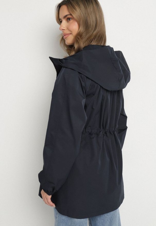 Born2be - Granatowa Kurtka Parka Ściągana w Pasie Troczkami Nevishia. Kolor: niebieski. Materiał: jeans. Styl: elegancki