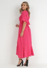 Born2be - Fuksjowa Sukienka Stamorus. Typ kołnierza: kołnierz z falbankami. Kolor: różowy. Długość rękawa: krótki rękaw. Wzór: aplikacja. Styl: klasyczny. Długość: midi #6