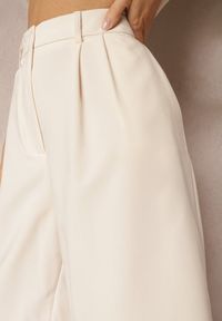 Renee - Jasnobeżowe Szorty o Garniturowym Kroju High Waist z Dodatkiem Wiskozy Mavvia. Okazja: na co dzień. Stan: podwyższony. Kolor: beżowy. Materiał: wiskoza. Sezon: lato. Styl: klasyczny, casual, elegancki