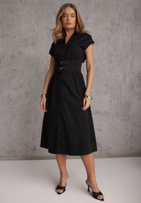 Renee - Czarna Sukienka na Guziki z Gorsetowym Panelem z Klamrami w Talii Frose. Typ kołnierza: dekolt gorset. Kolor: czarny. Typ sukienki: gorsetowe. Długość: midi #1