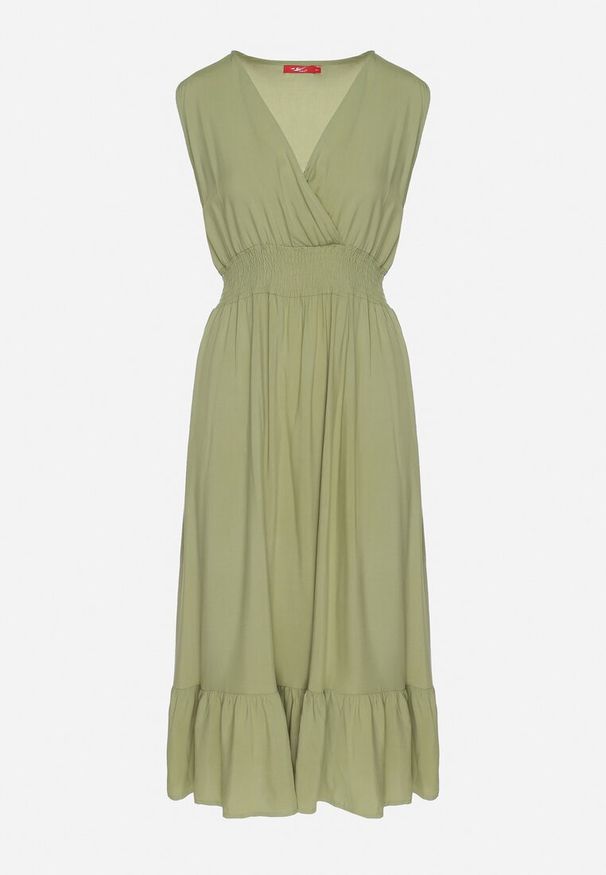 Born2be - Zielona Wiskozowa Sukienka o Kopertowym Kroju z Falbanką Uliria. Kolor: zielony. Materiał: wiskoza. Typ sukienki: kopertowe. Styl: elegancki