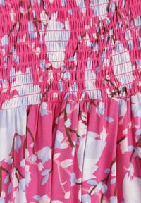 Renee - Różowa Kwiecista Sukienka o Rozkloszowanym Kroju z Marszczoną Górą Eliseria. Okazja: na imprezę. Typ kołnierza: dekolt w łódkę. Kolor: różowy. Materiał: materiał. Wzór: kwiaty. Typ sukienki: rozkloszowane. Styl: elegancki #2