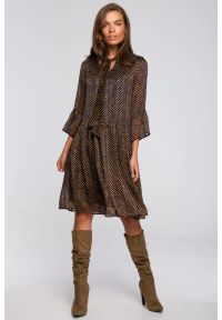 Stylove - Sukienka rozkloszowana szyfonowa w groszki dekolt V granat. Okazja: na randkę. Kolor: niebieski. Materiał: szyfon. Wzór: grochy. Typ sukienki: oversize. Styl: wizytowy #1