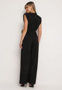 Born2be - Czarny Wiązany Kombinezon z Prostymi Nogawkami i Wiskozą oraz Kwiatową Aplikacją Dimenna. Kolor: czarny. Materiał: wiskoza. Wzór: aplikacja, kwiaty. Styl: elegancki #5