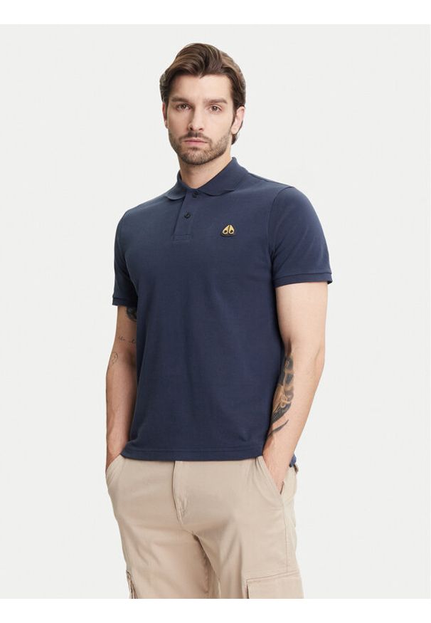 Moose Knuckles Polo Everett M34MT712G Granatowy Regular Fit. Typ kołnierza: polo. Kolor: niebieski. Materiał: bawełna