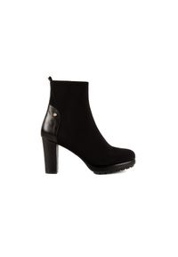 Botki Bayla-106 321001 Black, Czarny, Materiał - 40. Kolor: czarny. Materiał: tworzywo sztuczne. Szerokość cholewki: normalna. Sezon: jesień. Obcas: na obcasie. Wysokość obcasa: średni #1