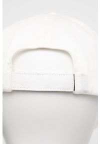 Emporio Armani czapka bawełniana kolor biały z aplikacją. Kolor: biały. Materiał: bawełna. Wzór: aplikacja