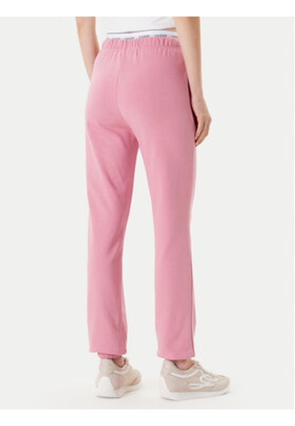 Guess Spodnie dresowe O5RB01 KCO31 Różowy Regular Fit. Kolor: różowy. Materiał: bawełna