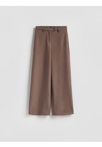 Reserved - Spodnie z szerokimi nogawkami - beżowy. Kolor: beżowy. Materiał: tkanina, wiskoza