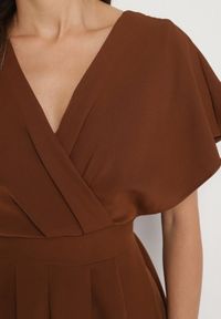 Born2be - Brązowy Elegancki Kombinezon z Marszczeniem i Wcięciem w Talii Melonessa. Okazja: na co dzień. Kolor: brązowy. Sezon: jesień, wiosna. Styl: elegancki #5