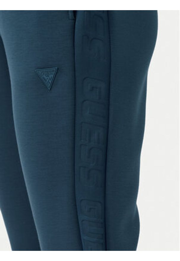 Guess Spodnie dresowe V2YB18 K7UW2 Niebieski Regular Fit. Kolor: niebieski. Materiał: wiskoza